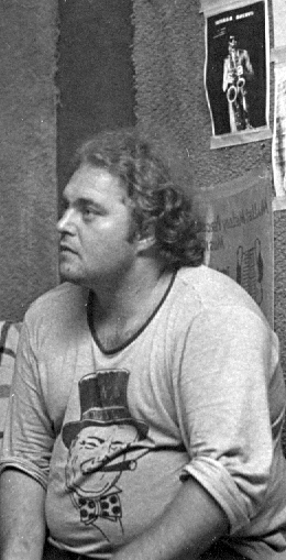 Kurt 1975 at
                                the rehearsal studio